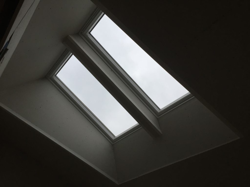 Højt til loftet, ovenlys vinduer og masser af lys i Albertslund